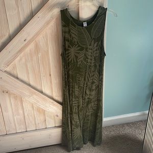 Dark and light green midi flowy dress. Size Medium, could fit large. Old Navy